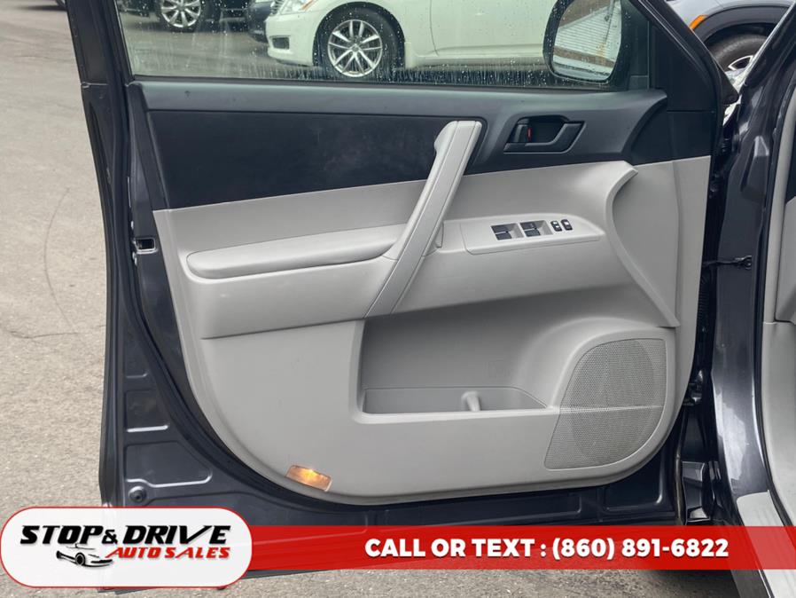 2009 Toyota Highlander 4WD 4dr V6 Base, available for sale in East Windsor, Connecticut | Stop & Drive Auto Sales. East Windsor, Connecticut 2009 Toyota Highlander 4WD 4dr V6 Base, available for sale in East Windsor, Connecticut | Stop & Drive Auto Sales. East Windsor, Connecticut