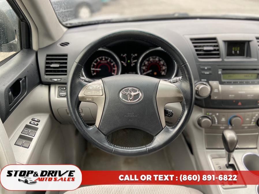 2009 Toyota Highlander 4WD 4dr V6 Base, available for sale in East Windsor, Connecticut | Stop & Drive Auto Sales. East Windsor, Connecticut 2009 Toyota Highlander 4WD 4dr V6 Base, available for sale in East Windsor, Connecticut | Stop & Drive Auto Sales. East Windsor, Connecticut