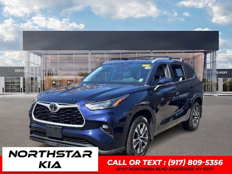 Used 2022 Toyota Highlander in Woodside, New York | Northstar Kia - Used Cars Super Center. Woodside, New York