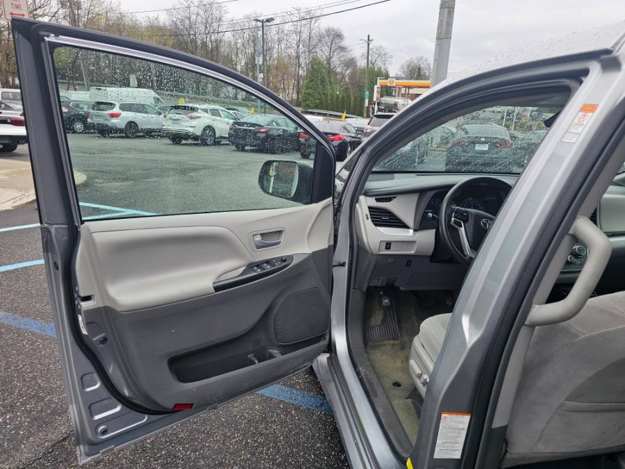 2018 Toyota Sienna LE Mobility FWD 7-Passenger Mobility (Natl), available for sale in Elmont, New York | Sunrise of Elmont. Elmont, New York 2018 Toyota Sienna LE Mobility FWD 7-Passenger Mobility (Natl), available for sale in Elmont, New York | Sunrise of Elmont. Elmont, New York