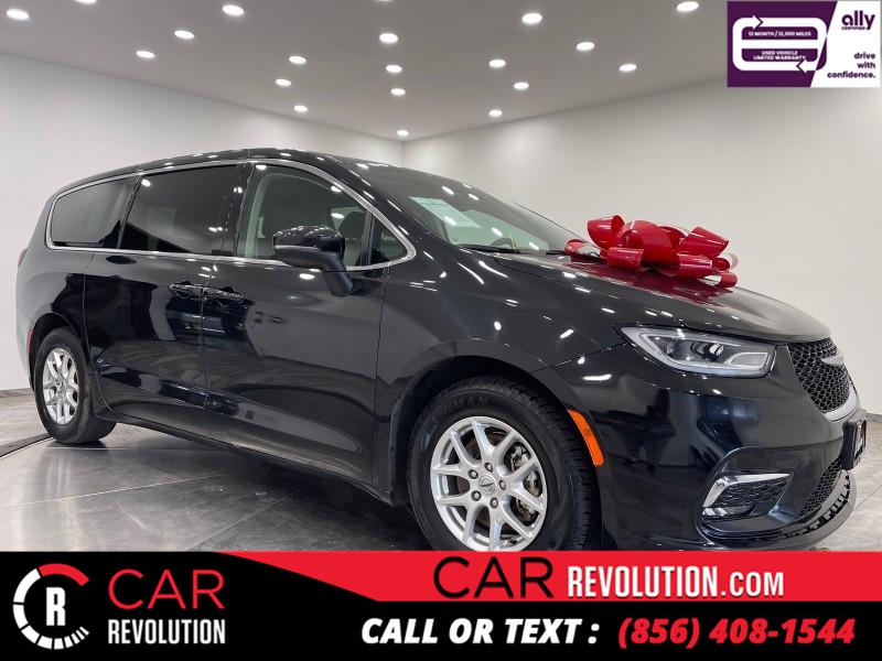 2023 Chrysler Pacifica Touring L's photo