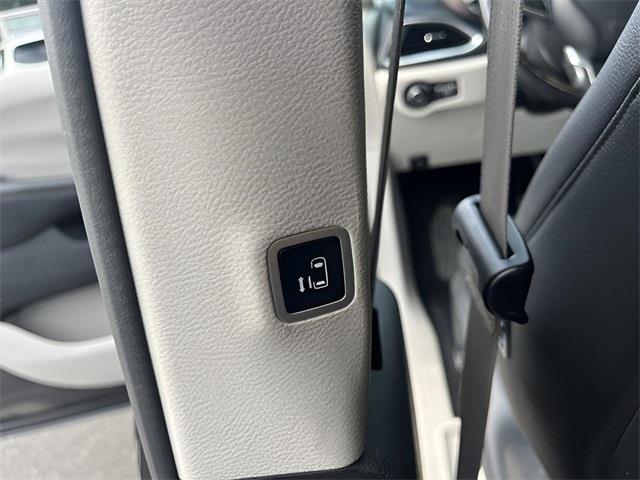 2019 Chrysler Pacifica Touring L Plus, available for sale in Stratford, Connecticut | Wiz Leasing Inc. Stratford, Connecticut 2019 Chrysler Pacifica Touring L Plus, available for sale in Stratford, Connecticut | Wiz Leasing Inc. Stratford, Connecticut