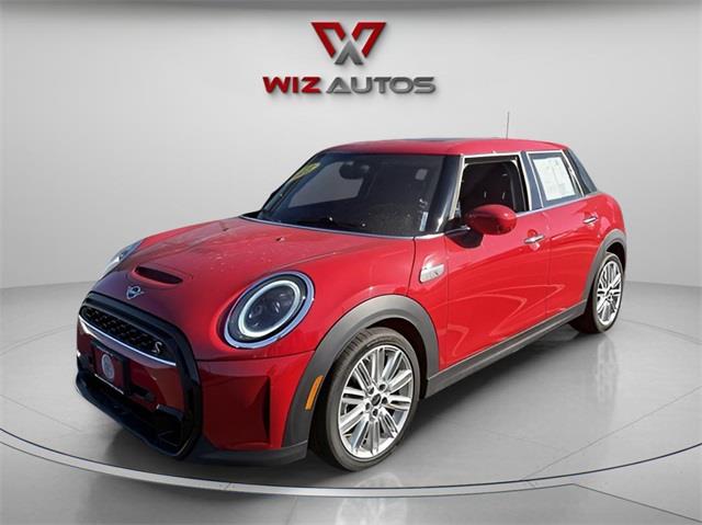 Used 2023 Mini Cooper s in Stratford, Connecticut | Wiz Leasing Inc. Stratford, Connecticut