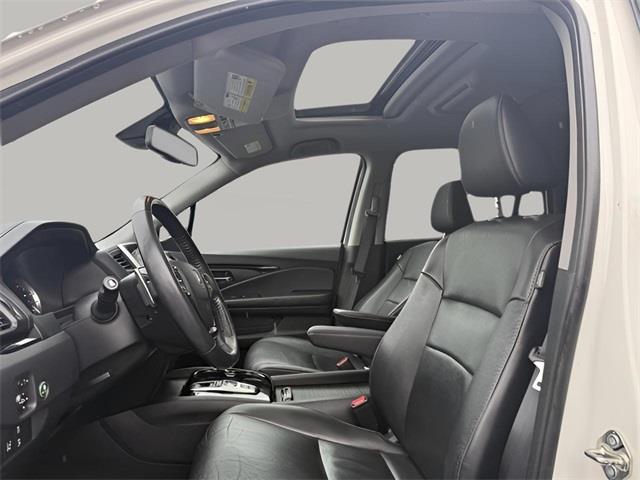 2018 Honda Pilot Touring, available for sale in Stratford, Connecticut | Wiz Leasing Inc. Stratford, Connecticut 2018 Honda Pilot Touring, available for sale in Stratford, Connecticut | Wiz Leasing Inc. Stratford, Connecticut