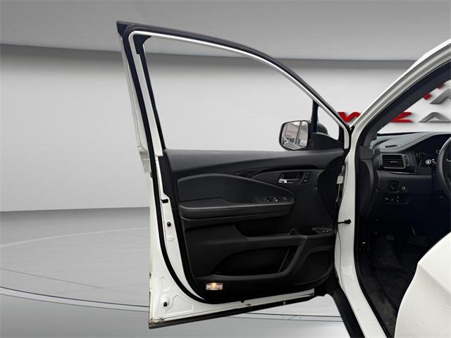 2018 Honda Pilot Touring, available for sale in Stratford, Connecticut | Wiz Leasing Inc. Stratford, Connecticut 2018 Honda Pilot Touring, available for sale in Stratford, Connecticut | Wiz Leasing Inc. Stratford, Connecticut