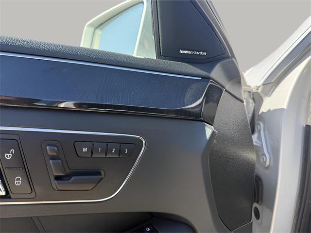 2011 Mercedes-benz E-class E 350, available for sale in Stratford, Connecticut | Wiz Leasing Inc. Stratford, Connecticut 2011 Mercedes-benz E-class E 350, available for sale in Stratford, Connecticut | Wiz Leasing Inc. Stratford, Connecticut