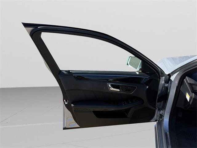 2011 Mercedes-benz E-class E 350, available for sale in Stratford, Connecticut | Wiz Leasing Inc. Stratford, Connecticut 2011 Mercedes-benz E-class E 350, available for sale in Stratford, Connecticut | Wiz Leasing Inc. Stratford, Connecticut