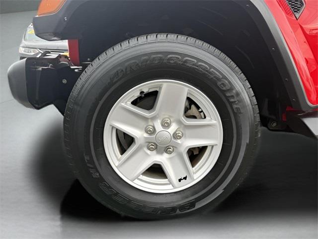 2021 Jeep Gladiator Sport, available for sale in Stratford, Connecticut | Wiz Leasing Inc. Stratford, Connecticut 2021 Jeep Gladiator Sport, available for sale in Stratford, Connecticut | Wiz Leasing Inc. Stratford, Connecticut
