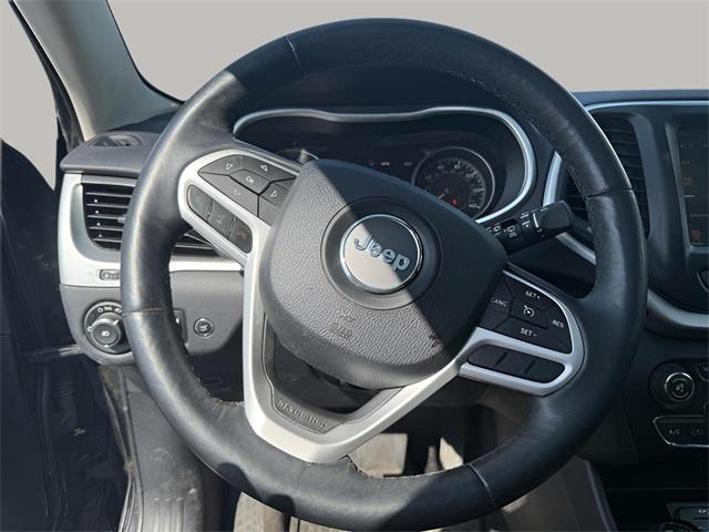 2017 Jeep Cherokee Trailhawk, available for sale in Stratford, Connecticut | Wiz Leasing Inc. Stratford, Connecticut 2017 Jeep Cherokee Trailhawk, available for sale in Stratford, Connecticut | Wiz Leasing Inc. Stratford, Connecticut