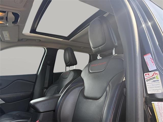 2017 Jeep Cherokee Trailhawk, available for sale in Stratford, Connecticut | Wiz Leasing Inc. Stratford, Connecticut 2017 Jeep Cherokee Trailhawk, available for sale in Stratford, Connecticut | Wiz Leasing Inc. Stratford, Connecticut