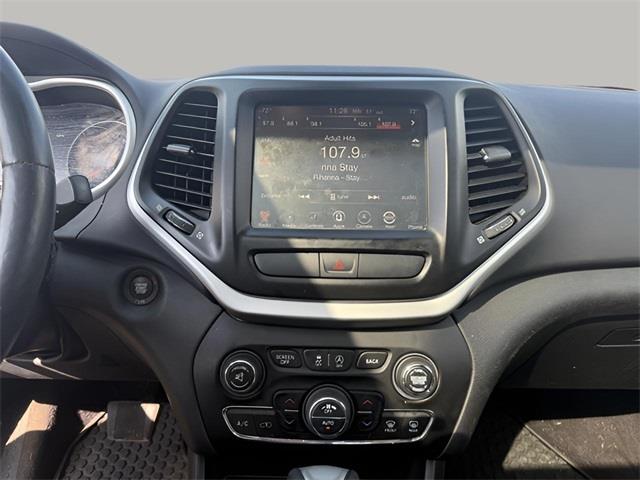 2017 Jeep Cherokee Trailhawk, available for sale in Stratford, Connecticut | Wiz Leasing Inc. Stratford, Connecticut 2017 Jeep Cherokee Trailhawk, available for sale in Stratford, Connecticut | Wiz Leasing Inc. Stratford, Connecticut