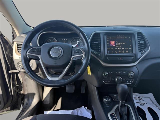 2016 Jeep Cherokee Altitude, available for sale in Stratford, Connecticut | Wiz Leasing Inc. Stratford, Connecticut 2016 Jeep Cherokee Altitude, available for sale in Stratford, Connecticut | Wiz Leasing Inc. Stratford, Connecticut
