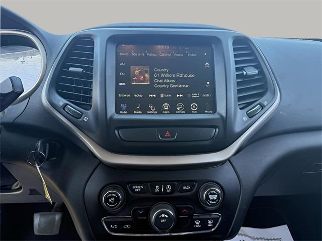 2016 Jeep Cherokee Altitude, available for sale in Stratford, Connecticut | Wiz Leasing Inc. Stratford, Connecticut 2016 Jeep Cherokee Altitude, available for sale in Stratford, Connecticut | Wiz Leasing Inc. Stratford, Connecticut