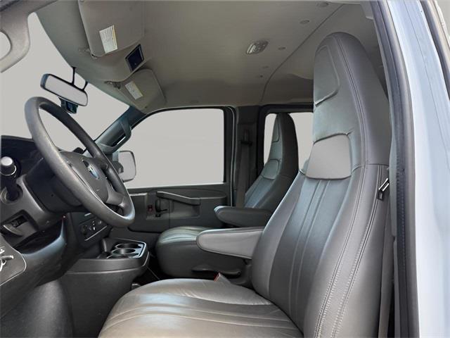 2018 Chevrolet Express 3500 LS, available for sale in Stratford, Connecticut | Wiz Leasing Inc. Stratford, Connecticut 2018 Chevrolet Express 3500 LS, available for sale in Stratford, Connecticut | Wiz Leasing Inc. Stratford, Connecticut