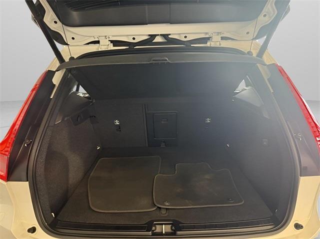 2022 Volvo Xc40 Momentum, available for sale in Stratford, Connecticut | Wiz Leasing Inc. Stratford, Connecticut 2022 Volvo Xc40 Momentum, available for sale in Stratford, Connecticut | Wiz Leasing Inc. Stratford, Connecticut