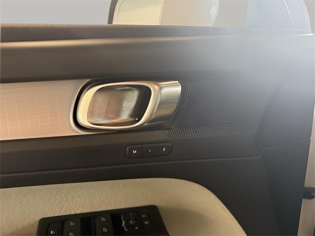 2022 Volvo Xc40 Momentum, available for sale in Stratford, Connecticut | Wiz Leasing Inc. Stratford, Connecticut 2022 Volvo Xc40 Momentum, available for sale in Stratford, Connecticut | Wiz Leasing Inc. Stratford, Connecticut