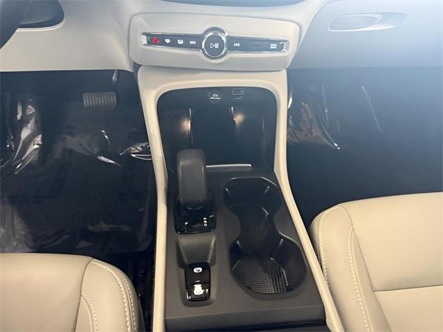 2022 Volvo Xc40 Momentum, available for sale in Stratford, Connecticut | Wiz Leasing Inc. Stratford, Connecticut 2022 Volvo Xc40 Momentum, available for sale in Stratford, Connecticut | Wiz Leasing Inc. Stratford, Connecticut