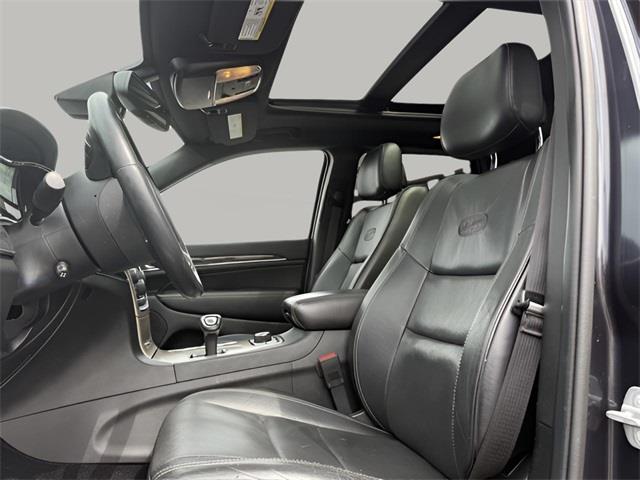 2014 Jeep Grand Cherokee Overland, available for sale in Stratford, Connecticut | Wiz Leasing Inc. Stratford, Connecticut 2014 Jeep Grand Cherokee Overland, available for sale in Stratford, Connecticut | Wiz Leasing Inc. Stratford, Connecticut