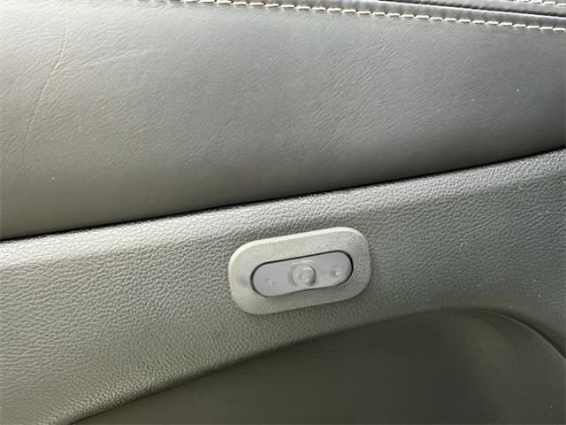 2014 Jeep Grand Cherokee Overland, available for sale in Stratford, Connecticut | Wiz Leasing Inc. Stratford, Connecticut 2014 Jeep Grand Cherokee Overland, available for sale in Stratford, Connecticut | Wiz Leasing Inc. Stratford, Connecticut