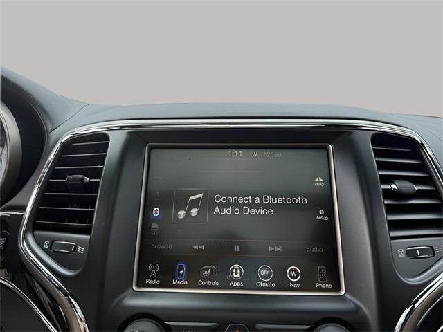 2014 Jeep Grand Cherokee Overland, available for sale in Stratford, Connecticut | Wiz Leasing Inc. Stratford, Connecticut 2014 Jeep Grand Cherokee Overland, available for sale in Stratford, Connecticut | Wiz Leasing Inc. Stratford, Connecticut