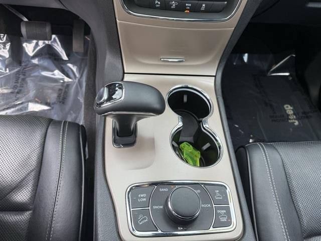 2014 Jeep Grand Cherokee Overland, available for sale in Stratford, Connecticut | Wiz Leasing Inc. Stratford, Connecticut 2014 Jeep Grand Cherokee Overland, available for sale in Stratford, Connecticut | Wiz Leasing Inc. Stratford, Connecticut
