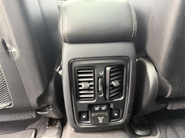 2014 Jeep Grand Cherokee Overland, available for sale in Stratford, Connecticut | Wiz Leasing Inc. Stratford, Connecticut 2014 Jeep Grand Cherokee Overland, available for sale in Stratford, Connecticut | Wiz Leasing Inc. Stratford, Connecticut