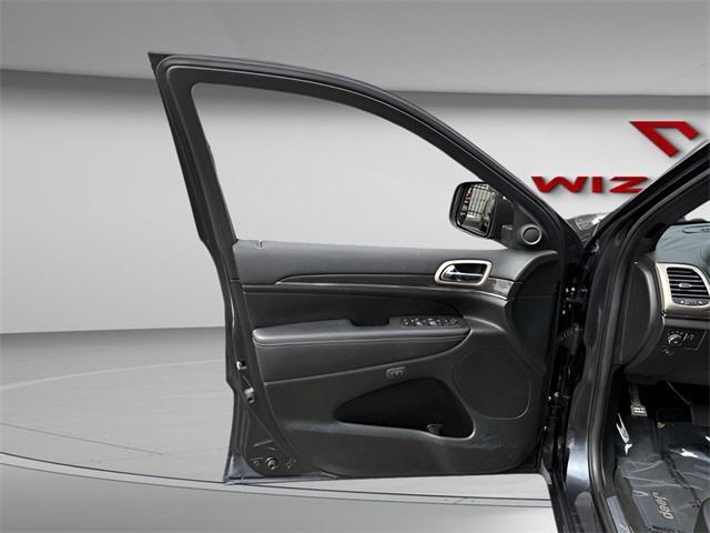 2014 Jeep Grand Cherokee Overland, available for sale in Stratford, Connecticut | Wiz Leasing Inc. Stratford, Connecticut 2014 Jeep Grand Cherokee Overland, available for sale in Stratford, Connecticut | Wiz Leasing Inc. Stratford, Connecticut