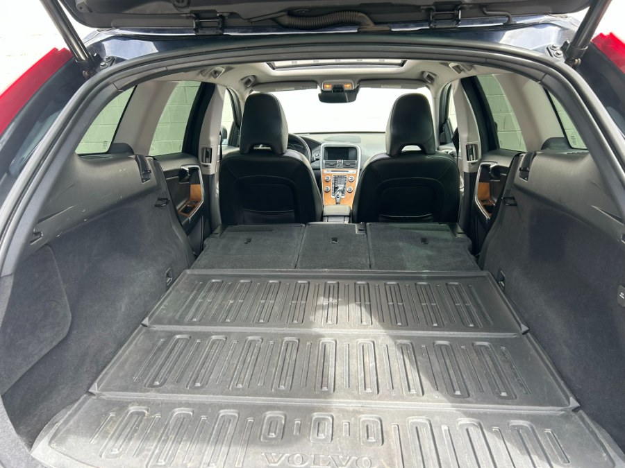 2017 Volvo XC60 T5 AWD Inscription, available for sale in Clinton, Connecticut | M&M Motors International. Clinton, Connecticut 2017 Volvo XC60 T5 AWD Inscription, available for sale in Clinton, Connecticut | M&M Motors International. Clinton, Connecticut