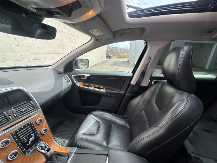 2017 Volvo XC60 T5 AWD Inscription, available for sale in Clinton, Connecticut | M&M Motors International. Clinton, Connecticut 2017 Volvo XC60 T5 AWD Inscription, available for sale in Clinton, Connecticut | M&M Motors International. Clinton, Connecticut