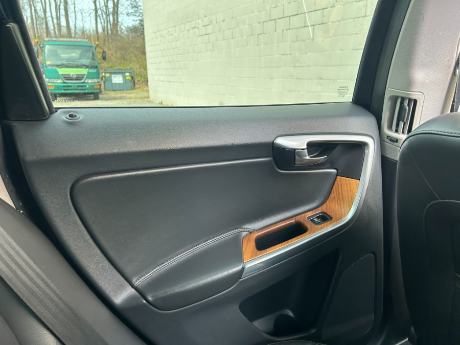 2017 Volvo XC60 T5 AWD Inscription, available for sale in Clinton, Connecticut | M&M Motors International. Clinton, Connecticut 2017 Volvo XC60 T5 AWD Inscription, available for sale in Clinton, Connecticut | M&M Motors International. Clinton, Connecticut