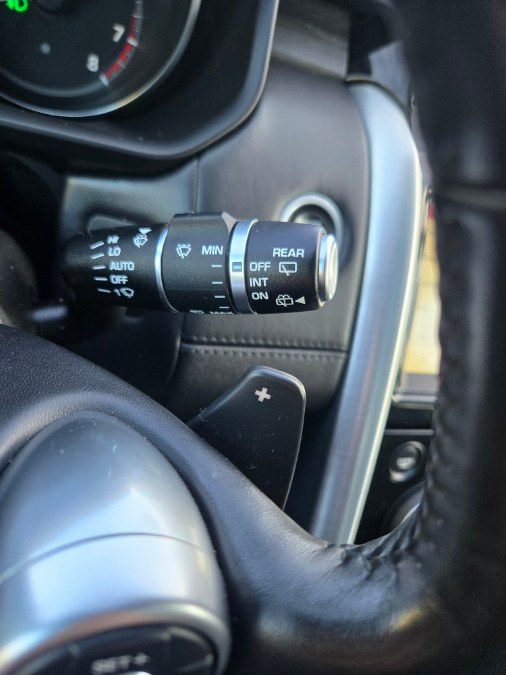 2017 Land Rover Discovery HSE Luxury V6 Supercharged, available for sale in Bristol, Connecticut | Dealmax Motors LLC. Bristol, Connecticut 2017 Land Rover Discovery HSE Luxury V6 Supercharged, available for sale in Bristol, Connecticut | Dealmax Motors LLC. Bristol, Connecticut