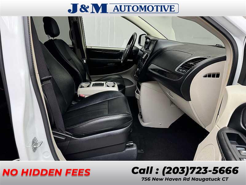 2016 Chrysler Town & Country Touring, available for sale in Naugatuck, Connecticut | J&M Automotive Sls&Svc LLC. Naugatuck, Connecticut 2016 Chrysler Town & Country Touring, available for sale in Naugatuck, Connecticut | J&M Automotive Sls&Svc LLC. Naugatuck, Connecticut