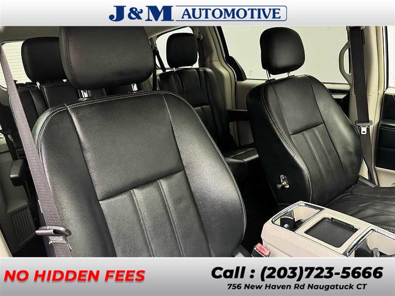 2016 Chrysler Town & Country Touring, available for sale in Naugatuck, Connecticut | J&M Automotive Sls&Svc LLC. Naugatuck, Connecticut 2016 Chrysler Town & Country Touring, available for sale in Naugatuck, Connecticut | J&M Automotive Sls&Svc LLC. Naugatuck, Connecticut
