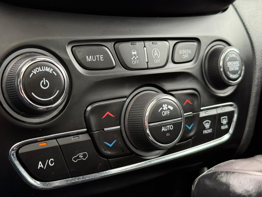 2021 Jeep Cherokee Limited 4x4, available for sale in Paterson, New Jersey | Champion of Paterson. Paterson, New Jersey 2021 Jeep Cherokee Limited 4x4, available for sale in Paterson, New Jersey | Champion of Paterson. Paterson, New Jersey