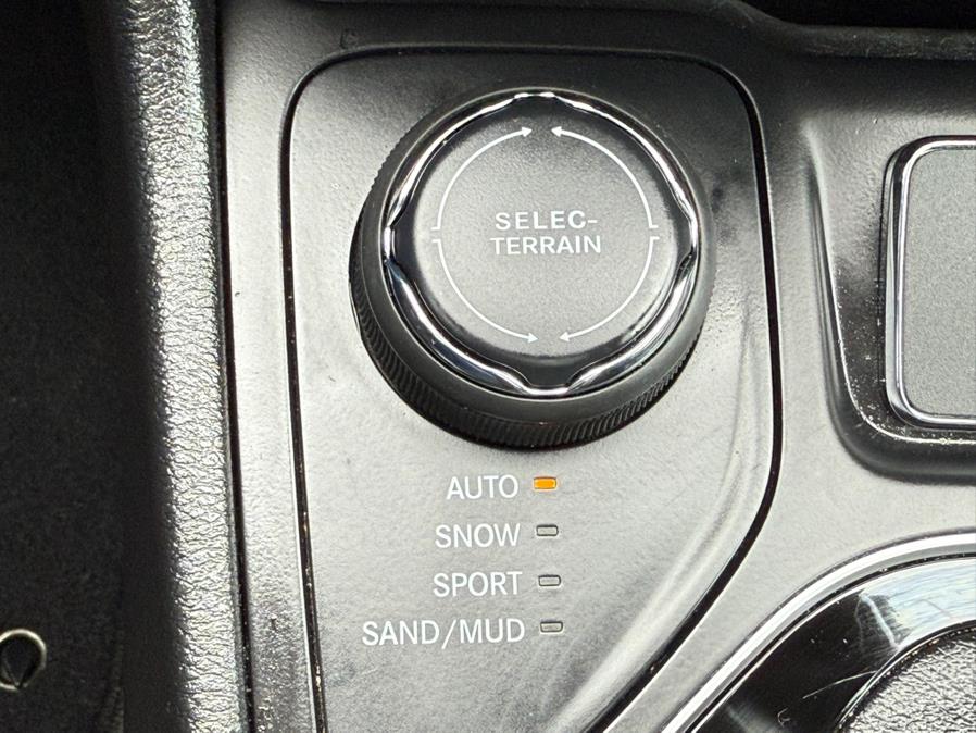 2021 Jeep Cherokee Limited 4x4, available for sale in Paterson, New Jersey | Champion of Paterson. Paterson, New Jersey 2021 Jeep Cherokee Limited 4x4, available for sale in Paterson, New Jersey | Champion of Paterson. Paterson, New Jersey
