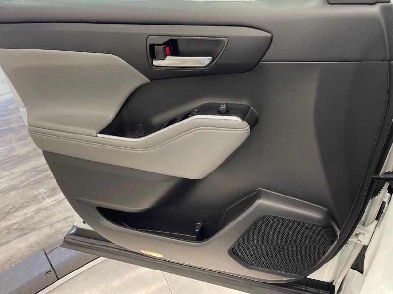 2022 Toyota Highlander XLE AWD, available for sale in Maple Shade, New Jersey | Car Revolution. Maple Shade, New Jersey 2022 Toyota Highlander XLE AWD, available for sale in Maple Shade, New Jersey | Car Revolution. Maple Shade, New Jersey
