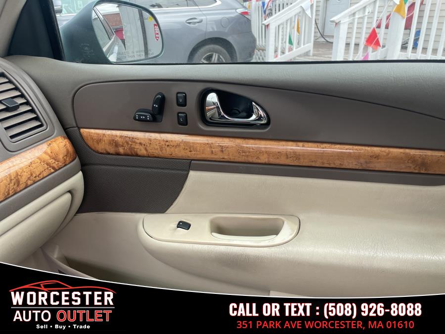 1999 Lincoln Continental 4dr Sdn, available for sale in Worcester, Massachusetts | Worcester Auto Outlet LLC. Worcester, Massachusetts 1999 Lincoln Continental 4dr Sdn, available for sale in Worcester, Massachusetts | Worcester Auto Outlet LLC. Worcester, Massachusetts