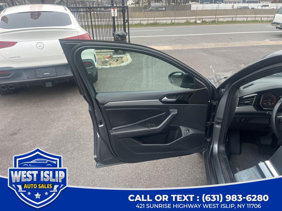 2019 Volkswagen Jetta R-Line Auto w/SULEV, available for sale in West Islip, New York | West Islip Auto Sales. West Islip, New York 2019 Volkswagen Jetta R-Line Auto w/SULEV, available for sale in West Islip, New York | West Islip Auto Sales. West Islip, New York