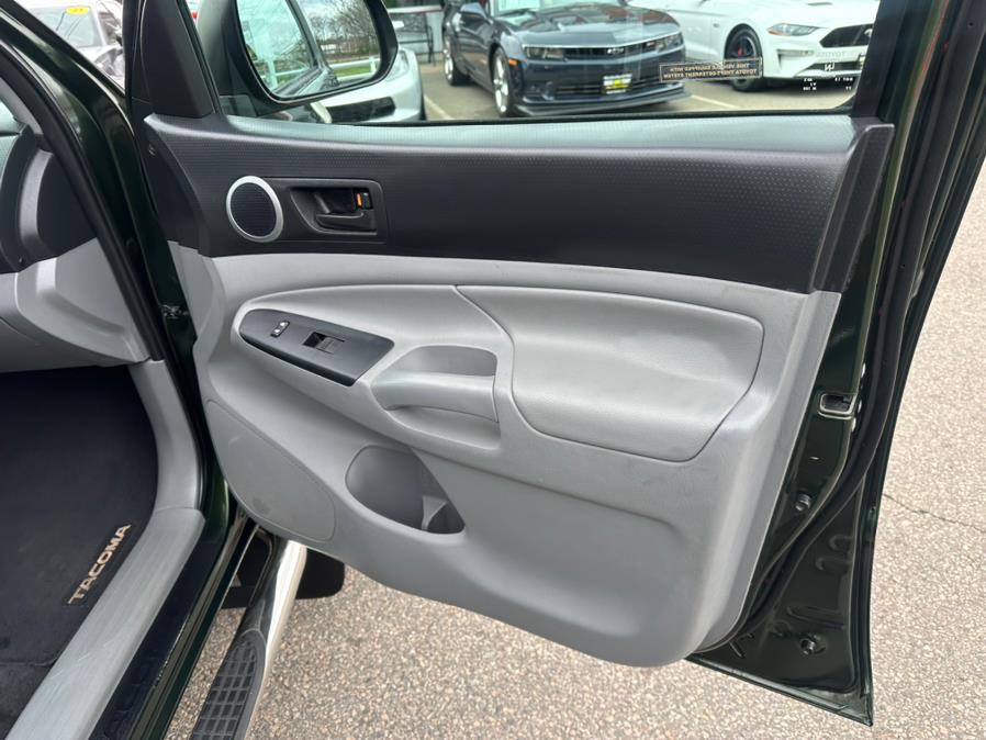 2012 Toyota Tacoma 4WD Double Cab V6 AT (Natl), available for sale in South Windsor, Connecticut | Mike And Tony Auto Sales, Inc. South Windsor, Connecticut 2012 Toyota Tacoma 4WD Double Cab V6 AT (Natl), available for sale in South Windsor, Connecticut | Mike And Tony Auto Sales, Inc. South Windsor, Connecticut