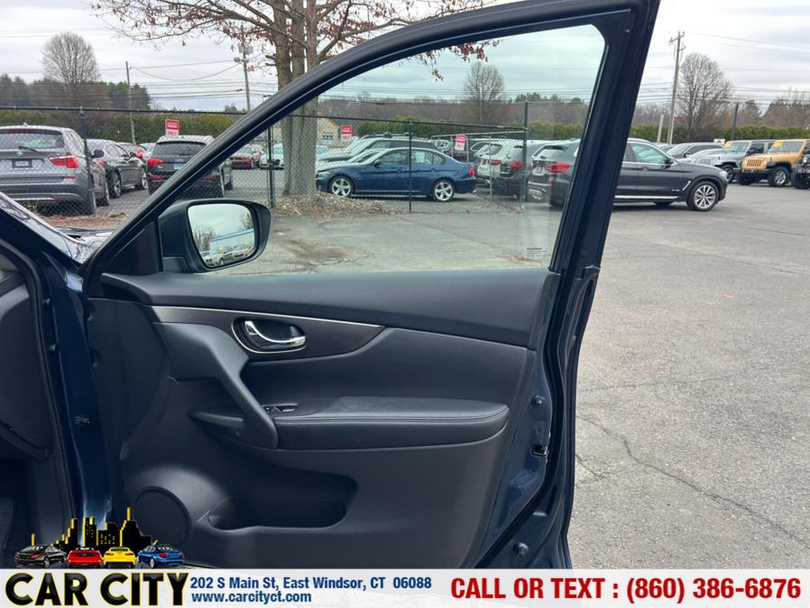 2015 Nissan Rogue AWD 4dr SV, available for sale in East Windsor, Connecticut | Car City LLC. East Windsor, Connecticut 2015 Nissan Rogue AWD 4dr SV, available for sale in East Windsor, Connecticut | Car City LLC. East Windsor, Connecticut