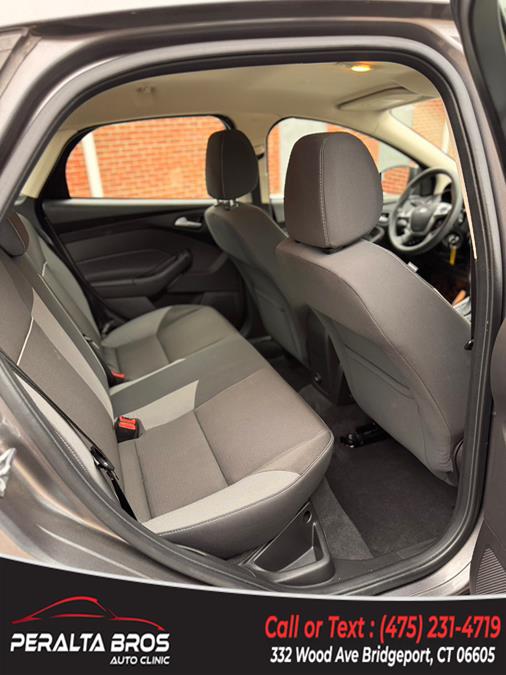2013 Ford Focus 4dr Sdn SE, available for sale in Bridgeport, Connecticut | Peralta Bros Auto Clinic. Bridgeport, Connecticut 2013 Ford Focus 4dr Sdn SE, available for sale in Bridgeport, Connecticut | Peralta Bros Auto Clinic. Bridgeport, Connecticut