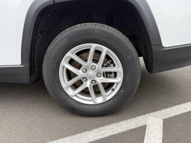 2023 Jeep Grand Cherokee l Laredo, available for sale in Stratford, Connecticut | Wiz Leasing Inc. Stratford, Connecticut 2023 Jeep Grand Cherokee l Laredo, available for sale in Stratford, Connecticut | Wiz Leasing Inc. Stratford, Connecticut