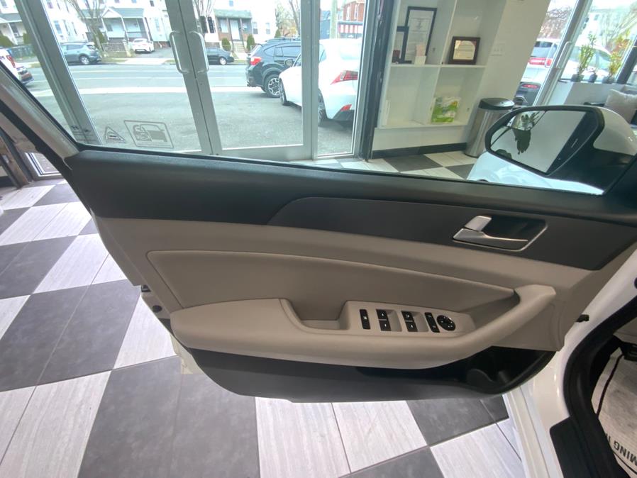 2015 Hyundai Sonata 4dr Sdn 2.4L SE PZEV, available for sale in Hartford, Connecticut | Franklin Motors Auto Sales LLC. Hartford, Connecticut 2015 Hyundai Sonata 4dr Sdn 2.4L SE PZEV, available for sale in Hartford, Connecticut | Franklin Motors Auto Sales LLC. Hartford, Connecticut