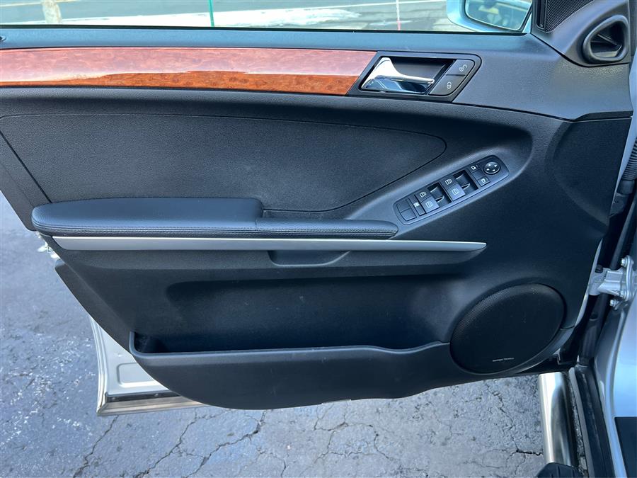 2006 Mercedes-Benz M-Class 4MATIC 4dr 3.5L, available for sale in Canton, Connecticut | Lava Motors. Canton, Connecticut 2006 Mercedes-Benz M-Class 4MATIC 4dr 3.5L, available for sale in Canton, Connecticut | Lava Motors. Canton, Connecticut