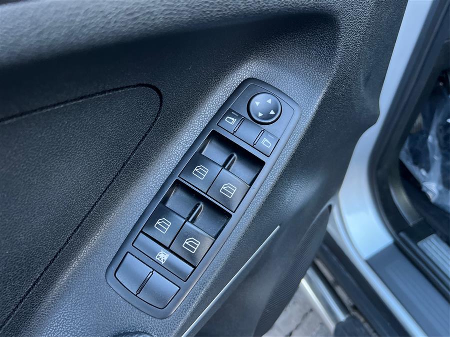 2006 Mercedes-Benz M-Class 4MATIC 4dr 3.5L, available for sale in Canton, Connecticut | Lava Motors. Canton, Connecticut 2006 Mercedes-Benz M-Class 4MATIC 4dr 3.5L, available for sale in Canton, Connecticut | Lava Motors. Canton, Connecticut
