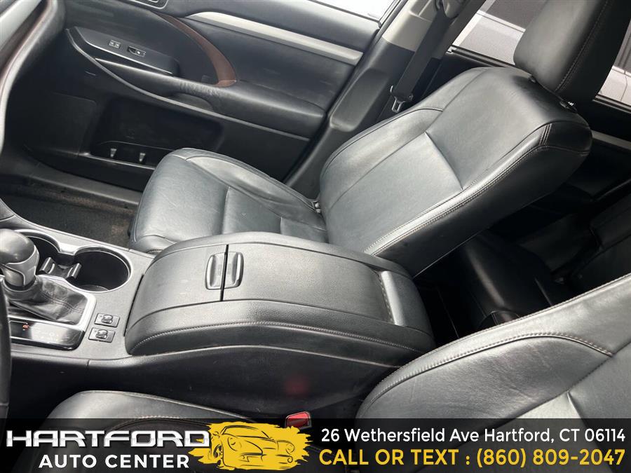 2015 Toyota Highlander XLE AWD 4dr SUV, available for sale in Hartford, Connecticut | Hartford Auto Center LLC. Hartford, Connecticut 2015 Toyota Highlander XLE AWD 4dr SUV, available for sale in Hartford, Connecticut | Hartford Auto Center LLC. Hartford, Connecticut