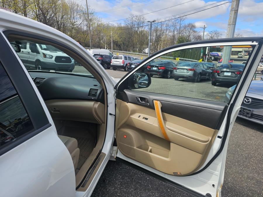 2008 Toyota Highlander Hybrid 4WD 4dr Limited w/3rd Row, available for sale in Elmont, New York | Sunrise of Elmont. Elmont, New York 2008 Toyota Highlander Hybrid 4WD 4dr Limited w/3rd Row, available for sale in Elmont, New York | Sunrise of Elmont. Elmont, New York