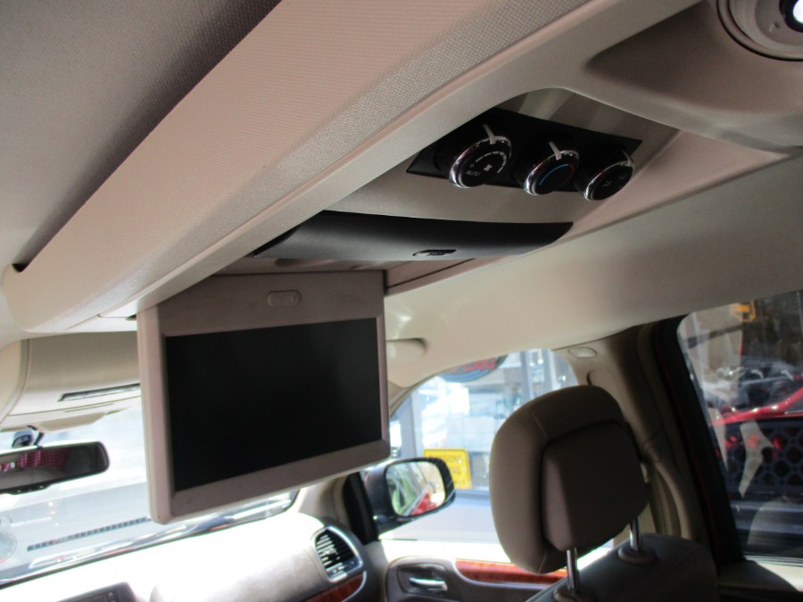 2013 Chrysler Town & Country 4dr Wgn Touring, available for sale in Meriden, Connecticut | Cos Central Auto. Meriden, Connecticut 2013 Chrysler Town & Country 4dr Wgn Touring, available for sale in Meriden, Connecticut | Cos Central Auto. Meriden, Connecticut