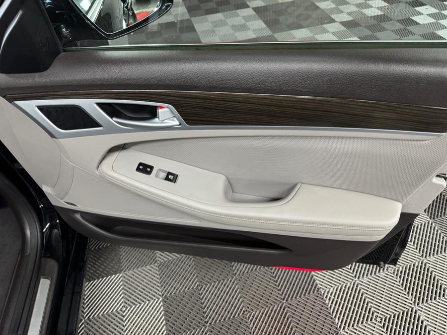 2015 Hyundai Genesis 4dr Sdn V6 3.8L AWD, available for sale in West Babylon , New York | MP Motors Inc. West Babylon , New York 2015 Hyundai Genesis 4dr Sdn V6 3.8L AWD, available for sale in West Babylon , New York | MP Motors Inc. West Babylon , New York