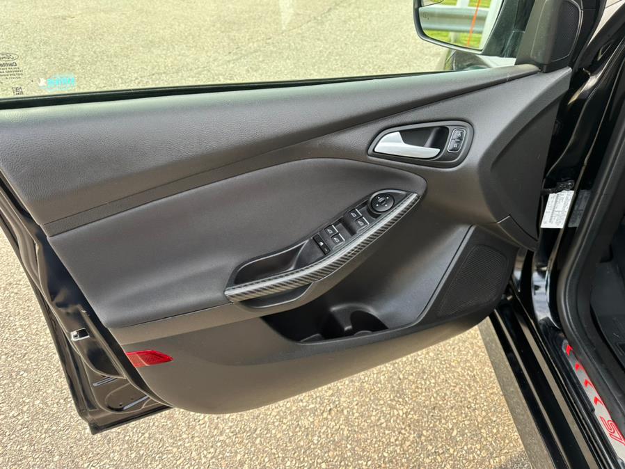 2016 Ford Focus 5dr HB ST, available for sale in South Windsor, Connecticut | Mike And Tony Auto Sales, Inc. South Windsor, Connecticut 2016 Ford Focus 5dr HB ST, available for sale in South Windsor, Connecticut | Mike And Tony Auto Sales, Inc. South Windsor, Connecticut